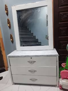 Dressor for sale 0