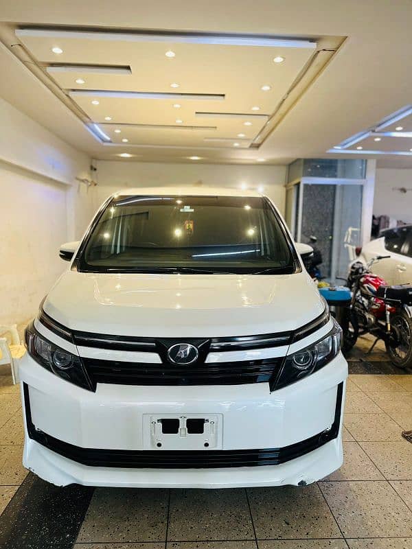 Toyota Voxy 2015 9