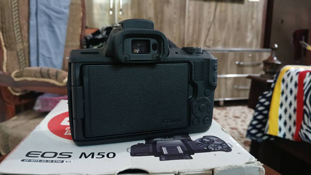 Cannon M50 Mirrorless Camera With kit lense and accessories 10