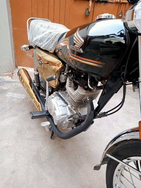 Honda CG 125 Gold Edition 2024 k 6 month ki nikli ha unregister 800 km 2