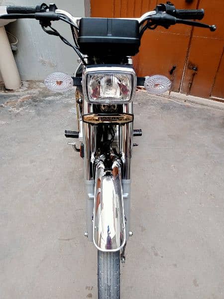 Honda CG 125 Gold Edition 2024 k 6 month ki nikli ha unregister 800 km 3