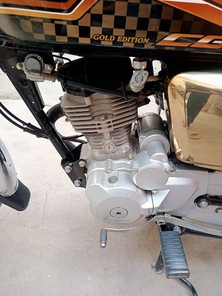 Honda CG 125 Gold Edition 2024 k 6 month ki nikli ha unregister 800 km 5