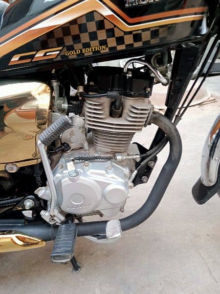 Honda CG 125 Gold Edition 2024 k 6 month ki nikli ha unregister 800 km 6