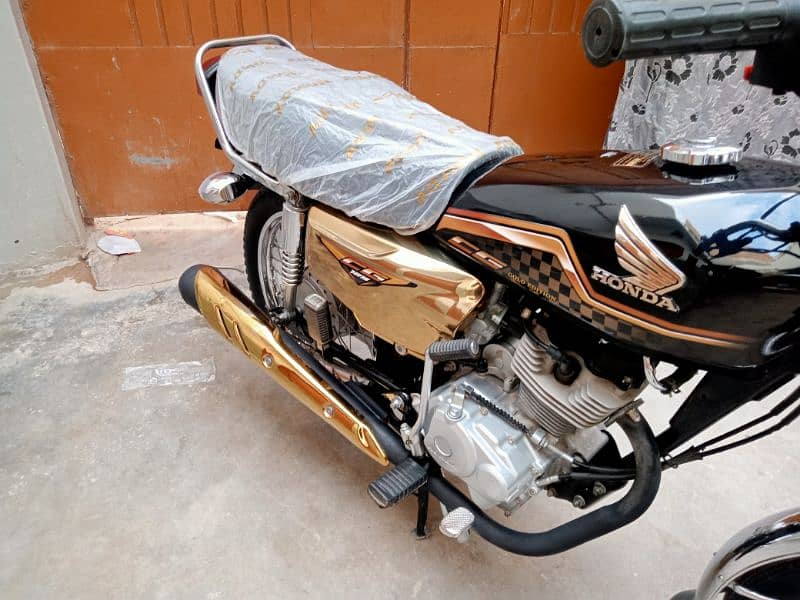 Honda CG 125 Gold Edition 2024 k 6 month ki nikli ha unregister 800 km 7