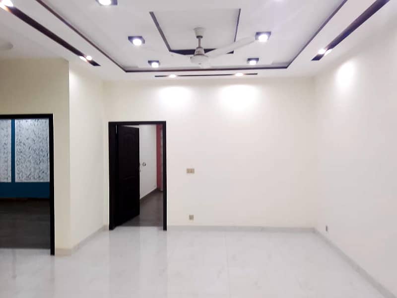 Prime Location 10 Marla Modern House Available For Rent in Askari 11 6