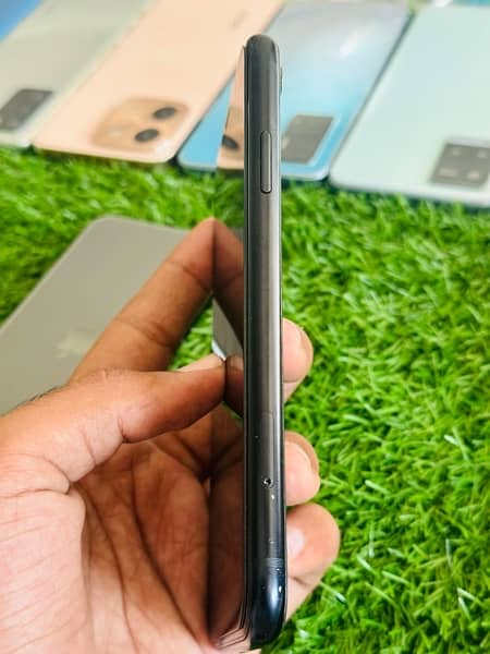 Iphone 11 pro 256 GB Factory - Non pta 5