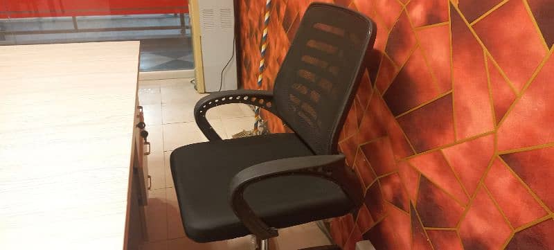 3 months used office furniture for sale in Reasonable price 6