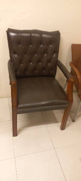 3 months used office furniture for sale in Reasonable price 11