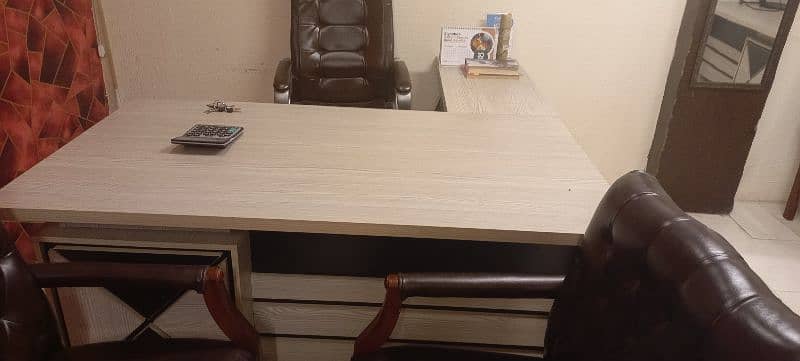 3 months used office furniture for sale in Reasonable price 13