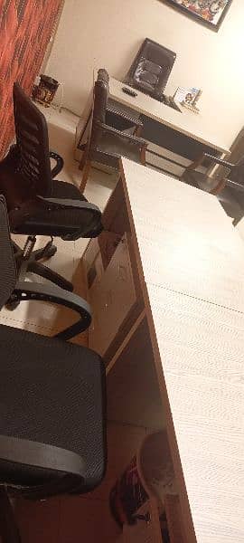 3 months used office furniture for sale in Reasonable price 16