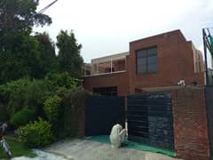 Urgent Sale well Renovated 1 Kanal 5 Bed Room House For Sale on Very Hot Location 0