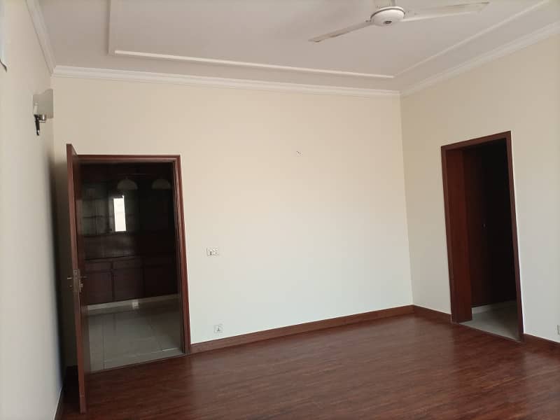 Urgent Sale well Renovated 1 Kanal 5 Bed Room House For Sale on Very Hot Location 3