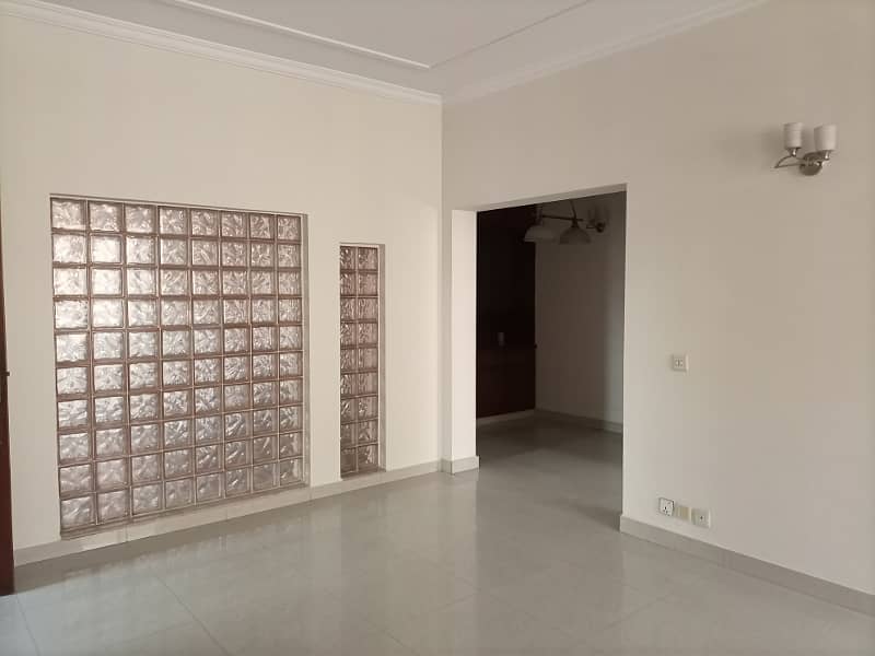 Urgent Sale well Renovated 1 Kanal 5 Bed Room House For Sale on Very Hot Location 6