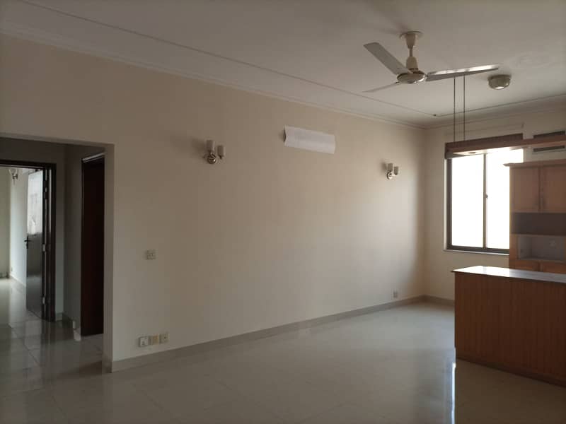 Urgent Sale well Renovated 1 Kanal 5 Bed Room House For Sale on Very Hot Location 8