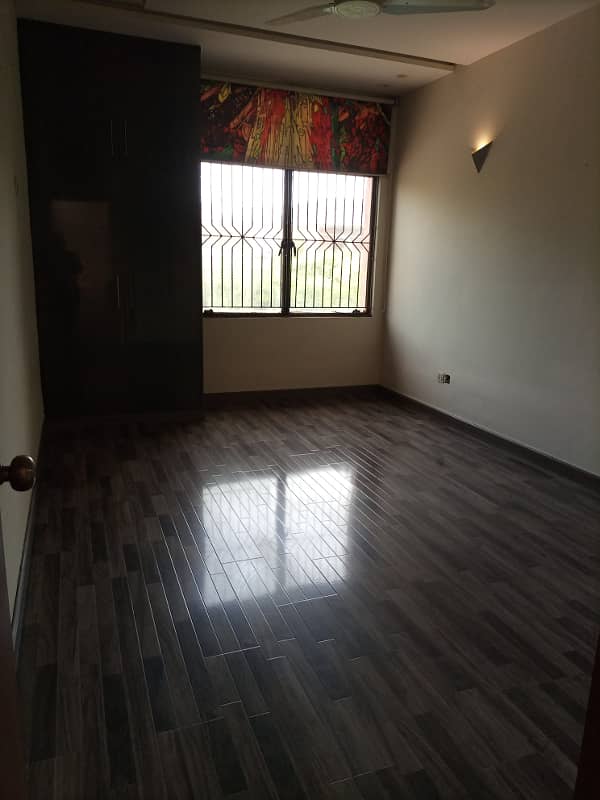 Urgent Sale well Renovated 1 Kanal 5 Bed Room House For Sale on Very Hot Location 12