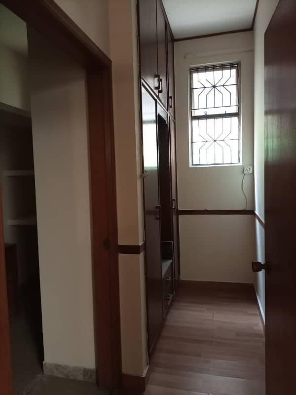 Urgent Sale well Renovated 1 Kanal 5 Bed Room House For Sale on Very Hot Location 18