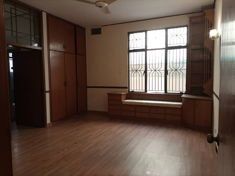 Urgent Sale well Renovated 1 Kanal 5 Bed Room House For Sale on Very Hot Location 22