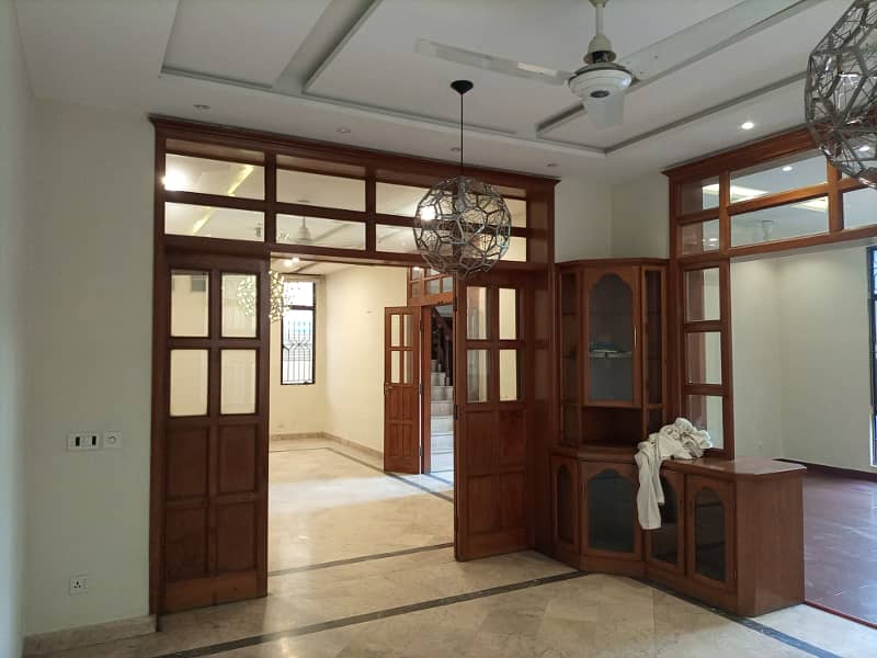 Urgent Sale well Renovated 1 Kanal 5 Bed Room House For Sale on Very Hot Location 27