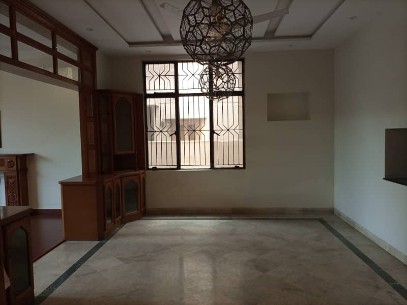 Urgent Sale well Renovated 1 Kanal 5 Bed Room House For Sale on Very Hot Location 28