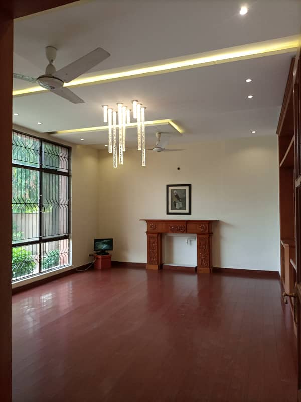 Urgent Sale well Renovated 1 Kanal 5 Bed Room House For Sale on Very Hot Location 31