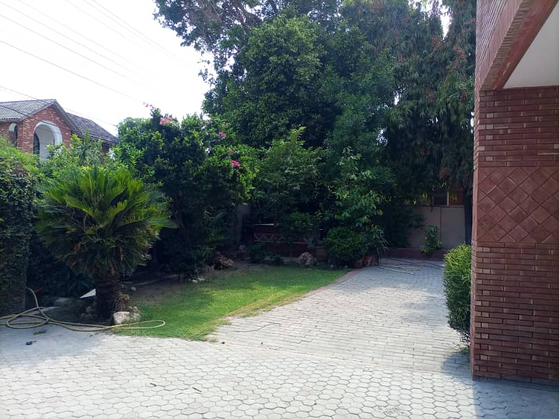 Urgent Sale well Renovated 1 Kanal 5 Bed Room House For Sale on Very Hot Location 34