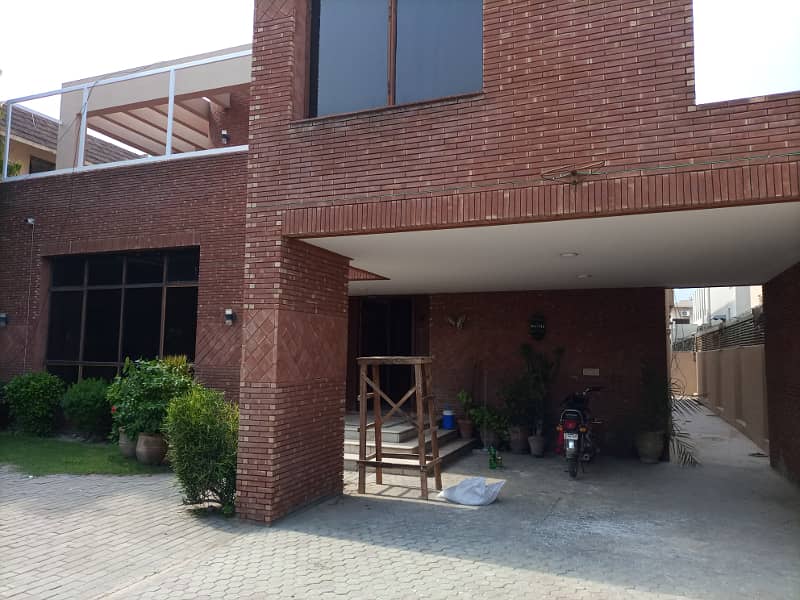 Urgent Sale well Renovated 1 Kanal 5 Bed Room House For Sale on Very Hot Location 35