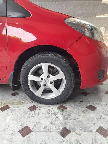 Toyota Vitz 2013(Excellent condition) 2