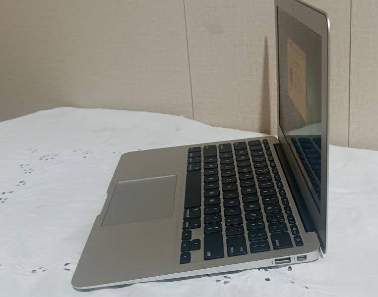 MacBook  Air  core  i7 2