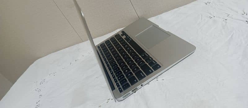 MacBook  Air  core  i7 3