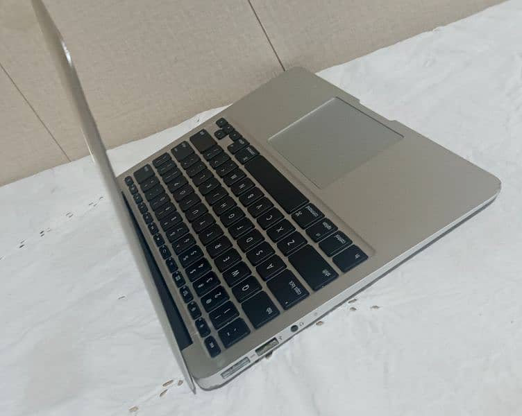 MacBook  Air  core  i7 14