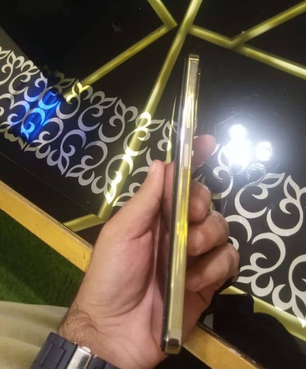 Infinix hot 40 i 8+8 ram 128 gb 1