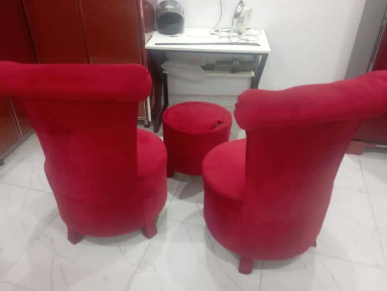 2 Seator sofa bilkul new 2