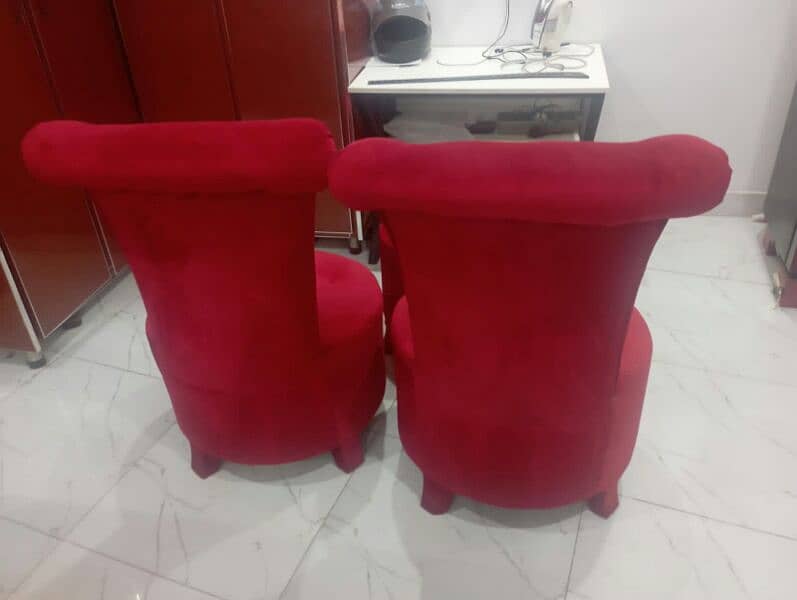 2 Seator sofa bilkul new 4