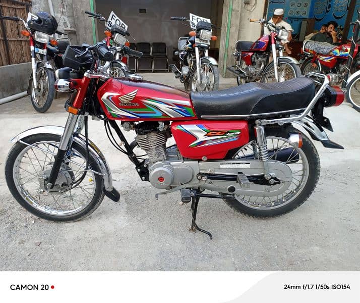 Honda 125 colour red 5