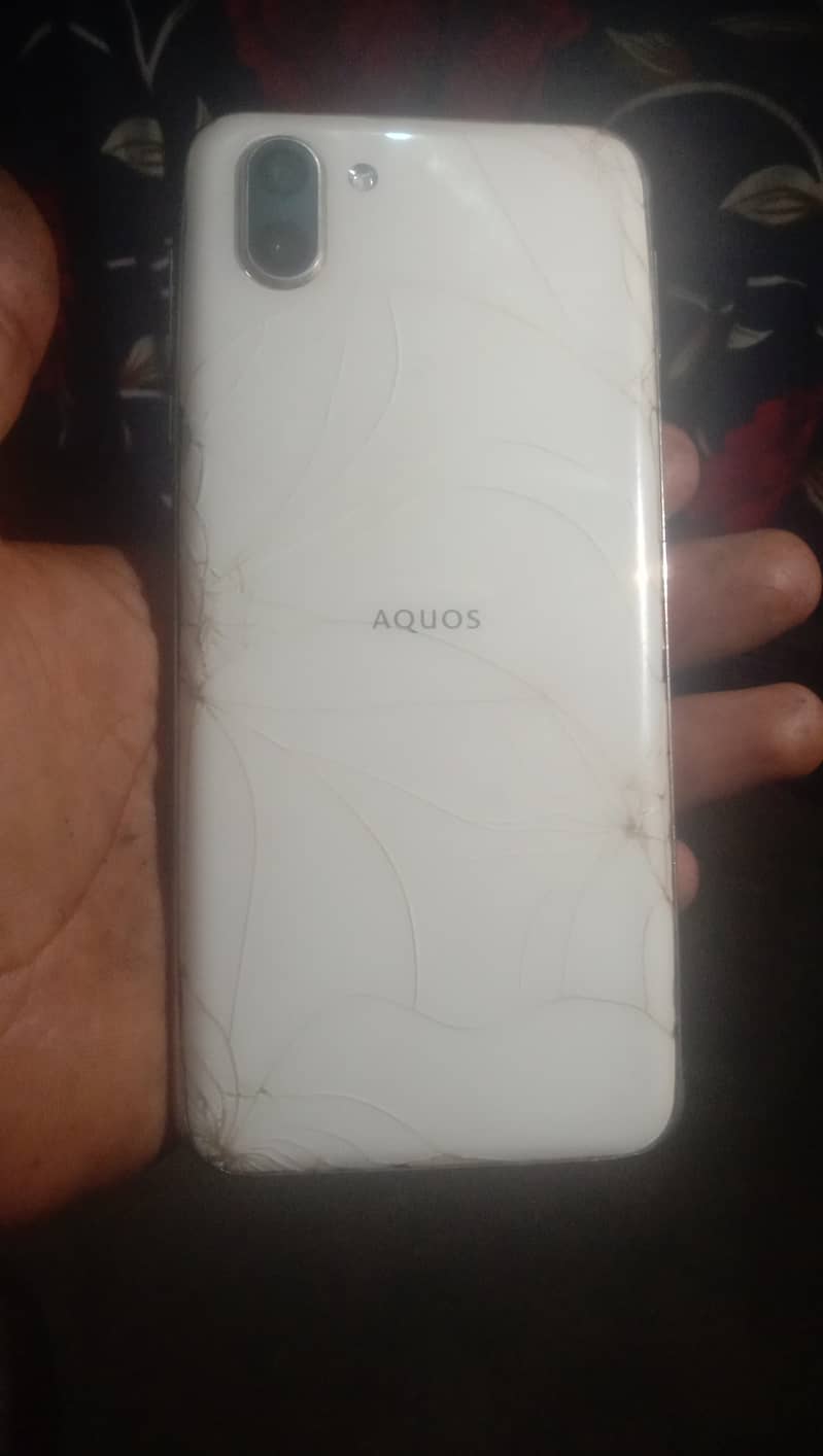 Aquos R2 Non Pta 4/64 (back break hai) Baki All ok hai finger bhi Ok 1