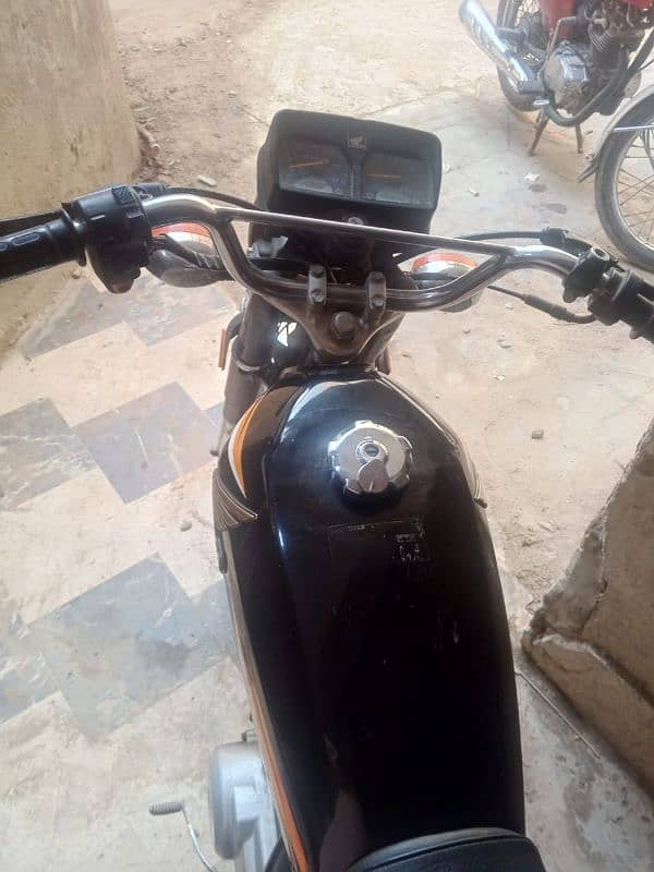 honda 125 Karachi num ha 6