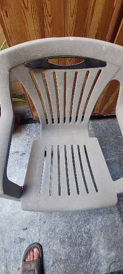 1 Plastic Chair