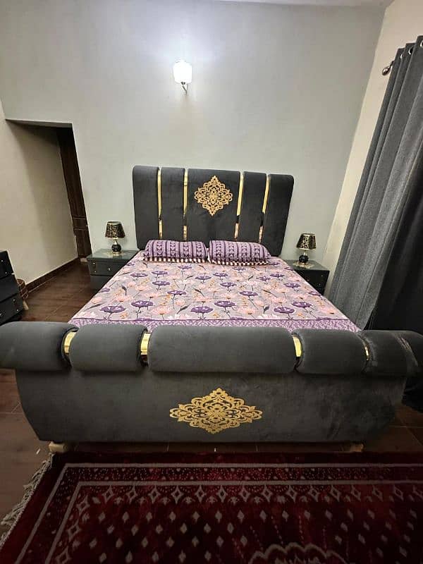 King Size Luxury Velvet/Wooden Bed Set 6