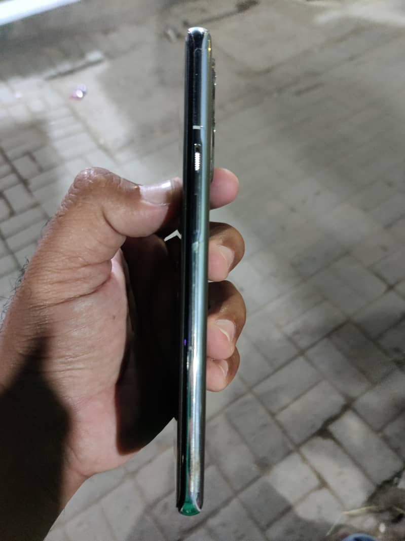 One plus 9 pro 10/10 with charger 2