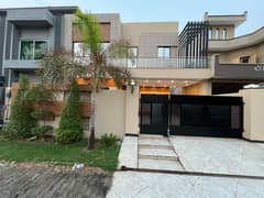 With Sui Gas Meter 10 Marla Slightly Used House For Sale In A Block Central Park Lahore 0