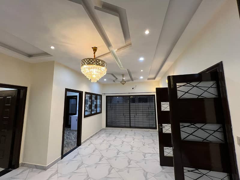 With Sui Gas Meter 10 Marla Slightly Used House For Sale In A Block Central Park Lahore 9