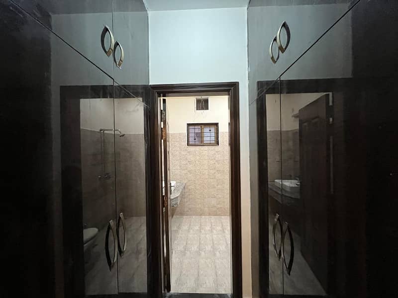 With Sui Gas Meter 10 Marla Slightly Used House For Sale In A Block Central Park Lahore 16