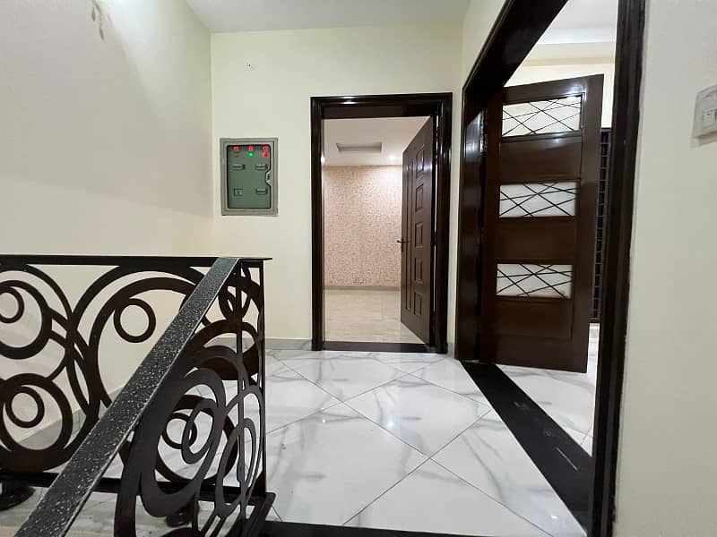 With Sui Gas Meter 10 Marla Slightly Used House For Sale In A Block Central Park Lahore 19