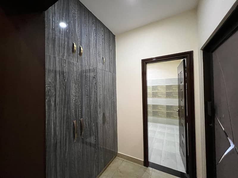 With Sui Gas Meter 10 Marla Slightly Used House For Sale In A Block Central Park Lahore 22