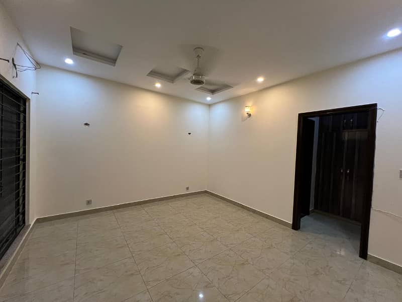 With Sui Gas Meter 10 Marla Slightly Used House For Sale In A Block Central Park Lahore 25