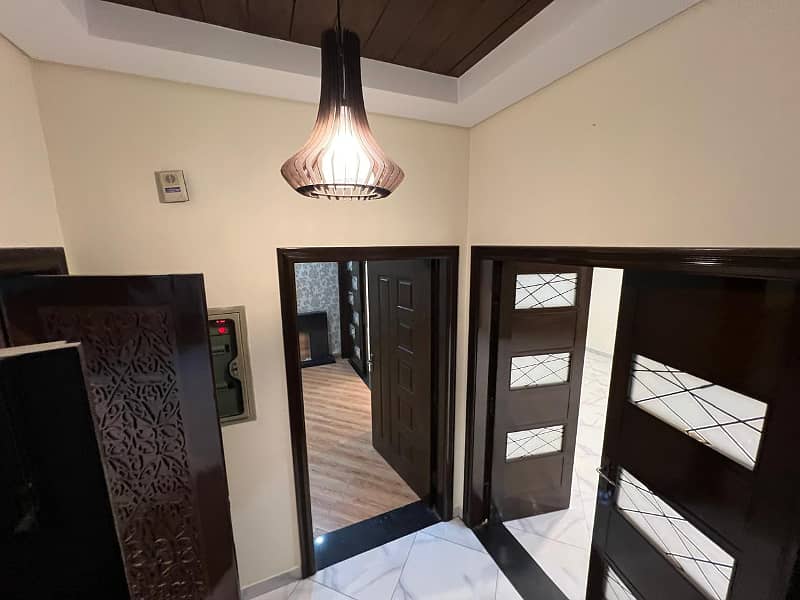 With Sui Gas Meter 10 Marla Slightly Used House For Sale In A Block Central Park Lahore 33