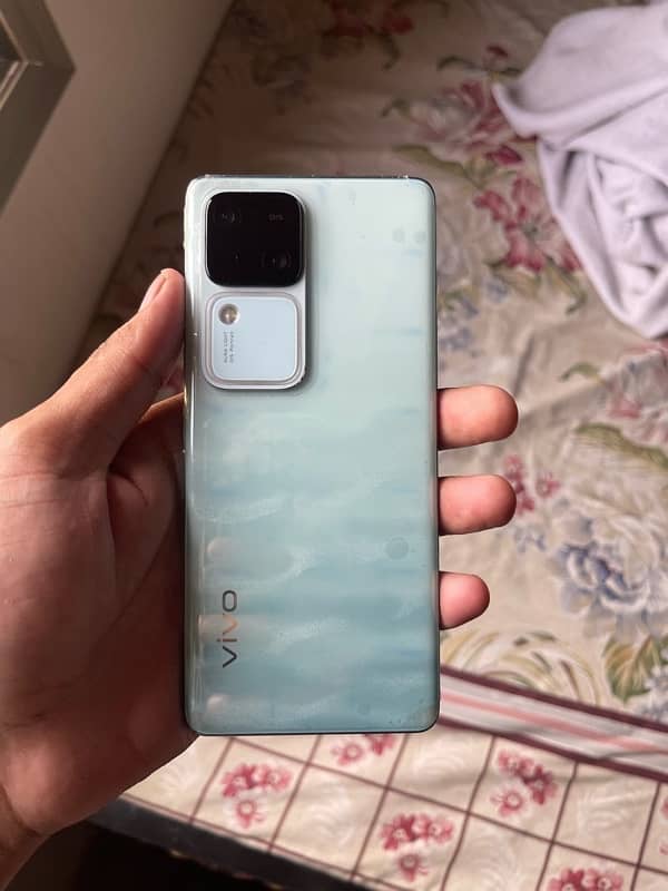 vivo v30 12 gb ram room 256 gb 2