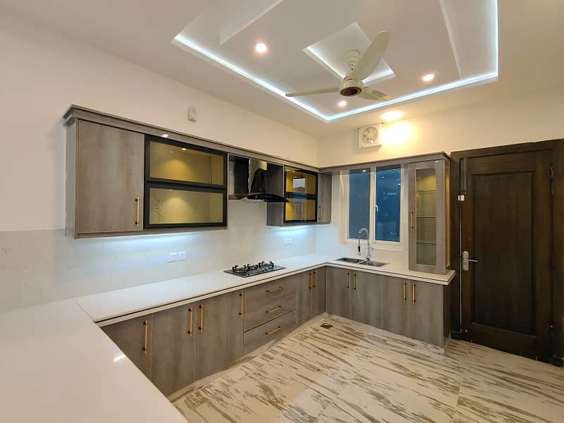 DESIGNER 1 KANAL UPPER PORTION FOR RENT 4