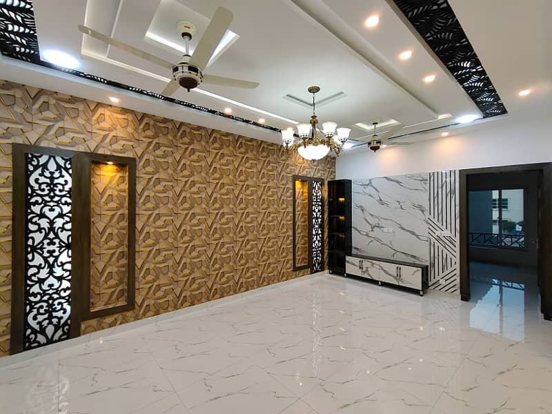 DESIGNER 1 KANAL UPPER PORTION FOR RENT 5