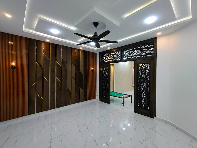 DESIGNER 1 KANAL UPPER PORTION FOR RENT 6